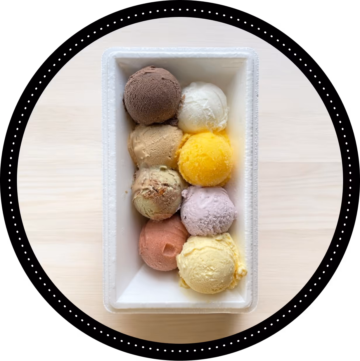 lody w kontejnerze styropianowym